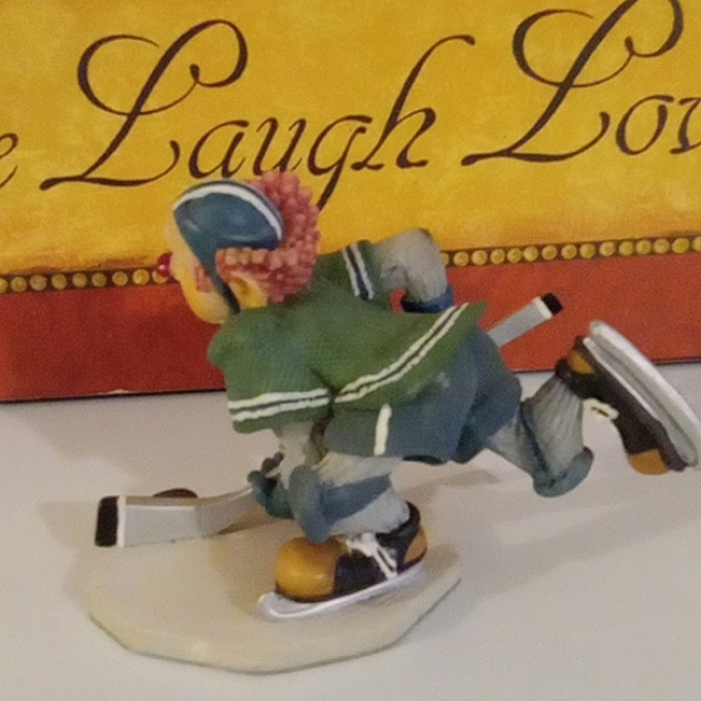 Vintage Hockey Playing Clown Decor - Picture 4 of 5